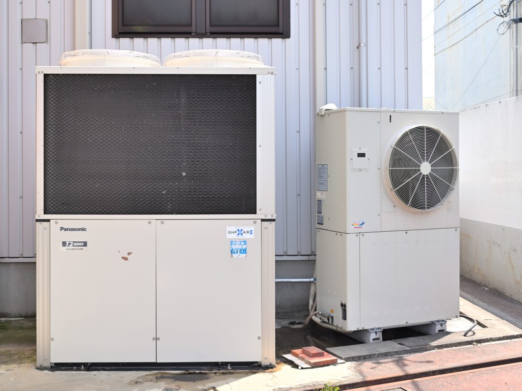 パナソニックとヤンマー製のガスヒートポンプエアコン